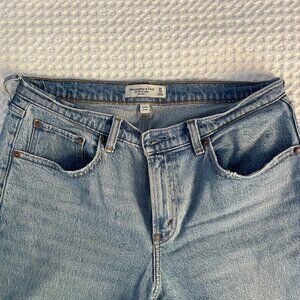 Abercrombie Curve Love 90s Straight Mid Rise Jeans in Medium Regular
